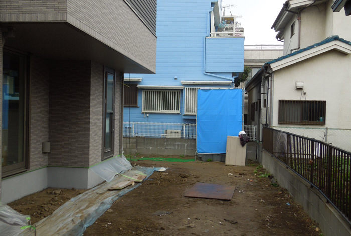 今回はお庭の工事を前庭と主庭、2つに分けてプランニングいたしました。生活の状況も変化していくにつれ、お庭でやりたい事も変わっていくことと思います。今回は全てを一度に収めず、2回に分けて行うことでご納得のいくエクステリアが完成することでしょう。
hirano01-18
