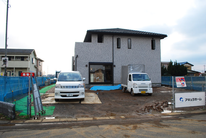施行前はとても広く、どうデザインすればベストなプランになるか分からない程の面積でした。必要なマテリアルをベストな位置に配置し、素敵なクローズガーデンが完成しました。 《新築エクステリア工事写真集》-芹田様邸-16