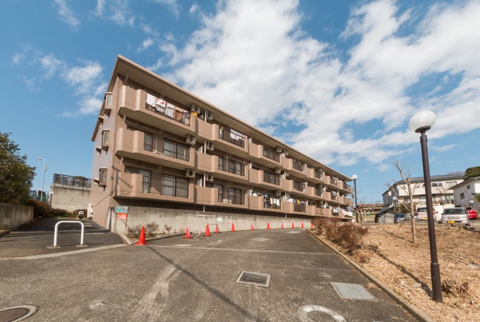 工事中は居住者の方が職人に挨拶や差し入れなどをしてくれたり、出来上がってくる様子をスマートフォンで撮影してお友達に送ったりと、皆様の期待も徐々に高まってきていました。\r\n