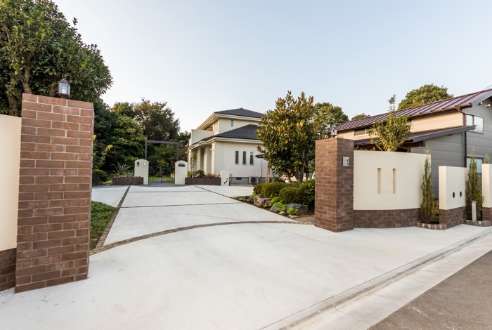 和風モダンに広大な敷地を演出したエクステリア