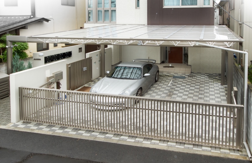 開閉もリモコンでワンタッチ お手軽に車を守るオーバードア 開閉もリモコンでワンタッチ お手軽に車を守るオーバードア