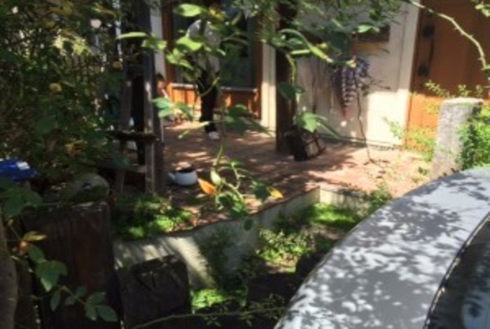 アイテムや植栽に溢れかえっていたお庭も、取捨選択をすることで爽やかなお庭へと生まれ変わりました。