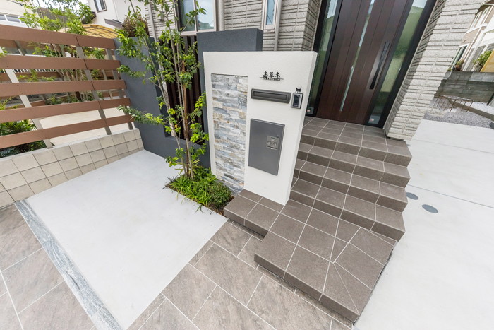 不在の際も荷物を受け取れる宅配ボックス