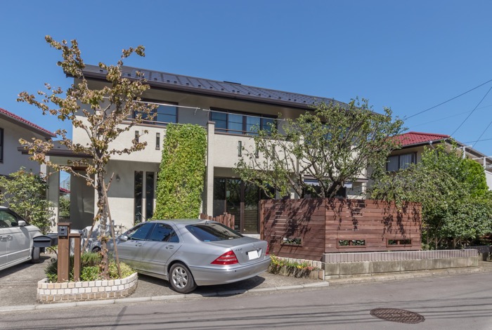 ウッドフェンスを使ったセミクローズエクステリア 大山様邸