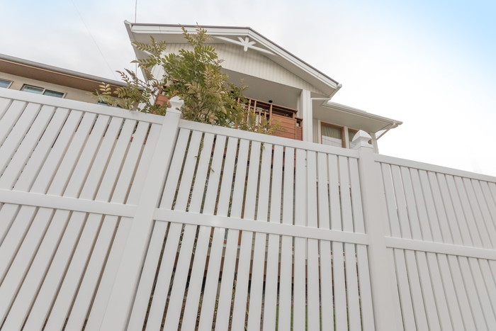 圧迫感の少ない高身長フェンスでプライベート重視のエクステリア 森田様邸 癒樹工房 ゆうきこうぼう