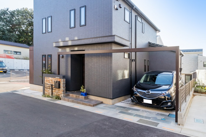 視線を誘導するゲートによってクールなファサードに 田村様邸 視線を誘導するゲートによってクールなファサードに 田村様邸