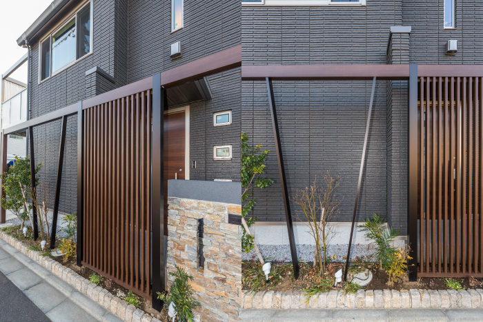カーポートバルコニーが印象的なガーデンリビングエクステリア 永嶋様
