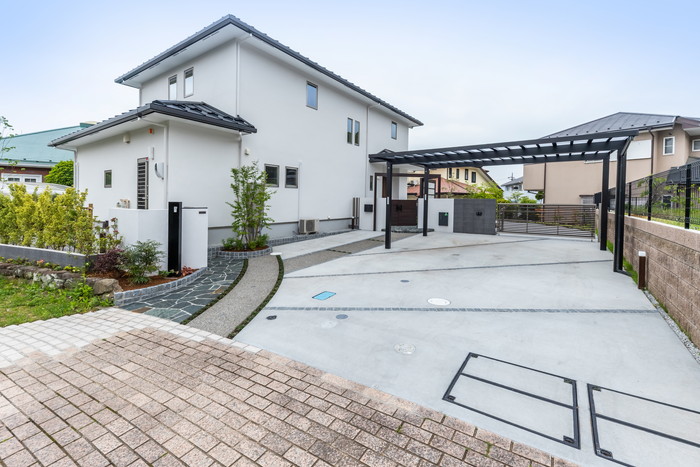 駐車場の配置から建物計画をスタートさせたエクステリア