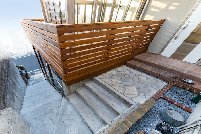 老朽化したウッドデッキを快適性かなえたデッキへ